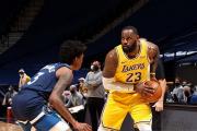 NBA新赛季揭幕战：湖人大胜鹈鹕